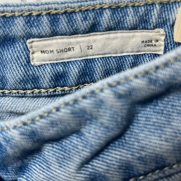 PacSun denim jean mom shorts with embroidered daisy detailing - Picture 2 of 8